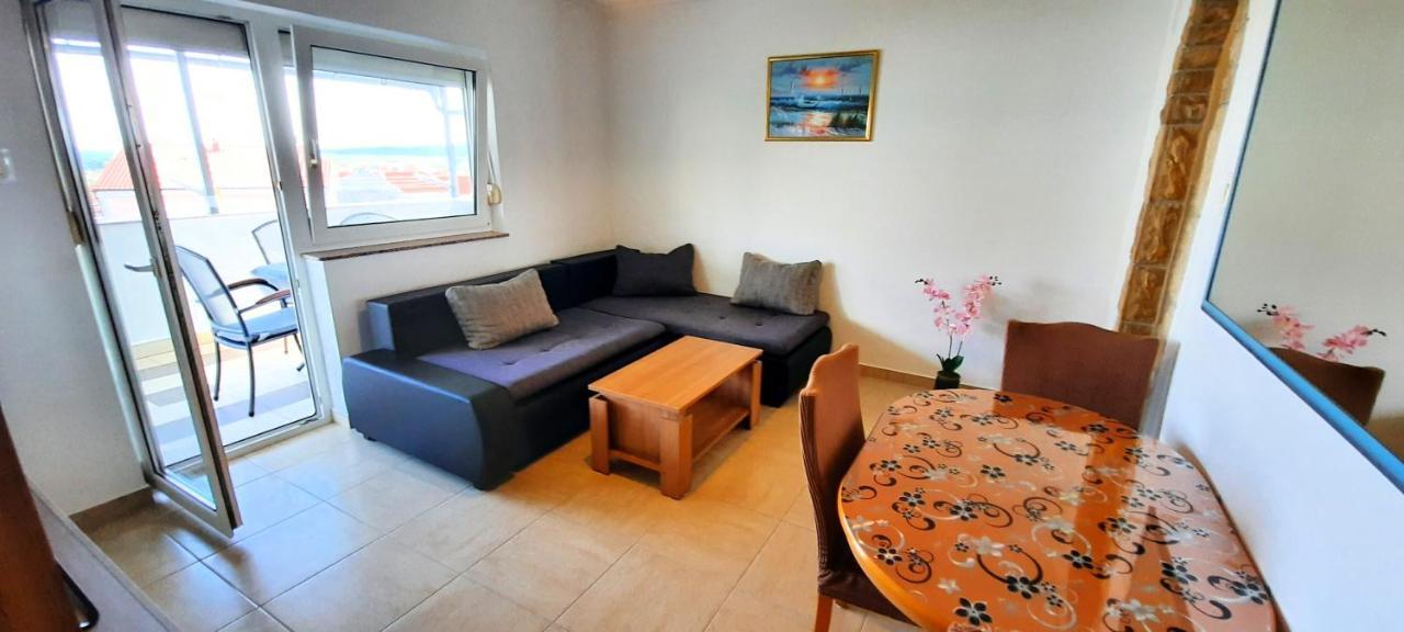 Apartment Miroslav Krk Town Exterior photo